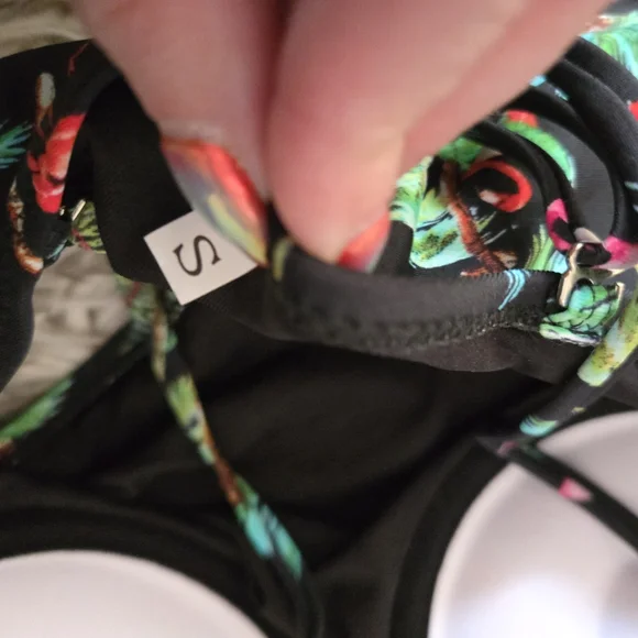 Tropical Print 2 Piece Swimsuit - Picture 5 of 6